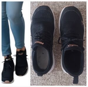 "Puma" Excellent Condition! Size 8 Misses Black Comfy Sneakers With Ties